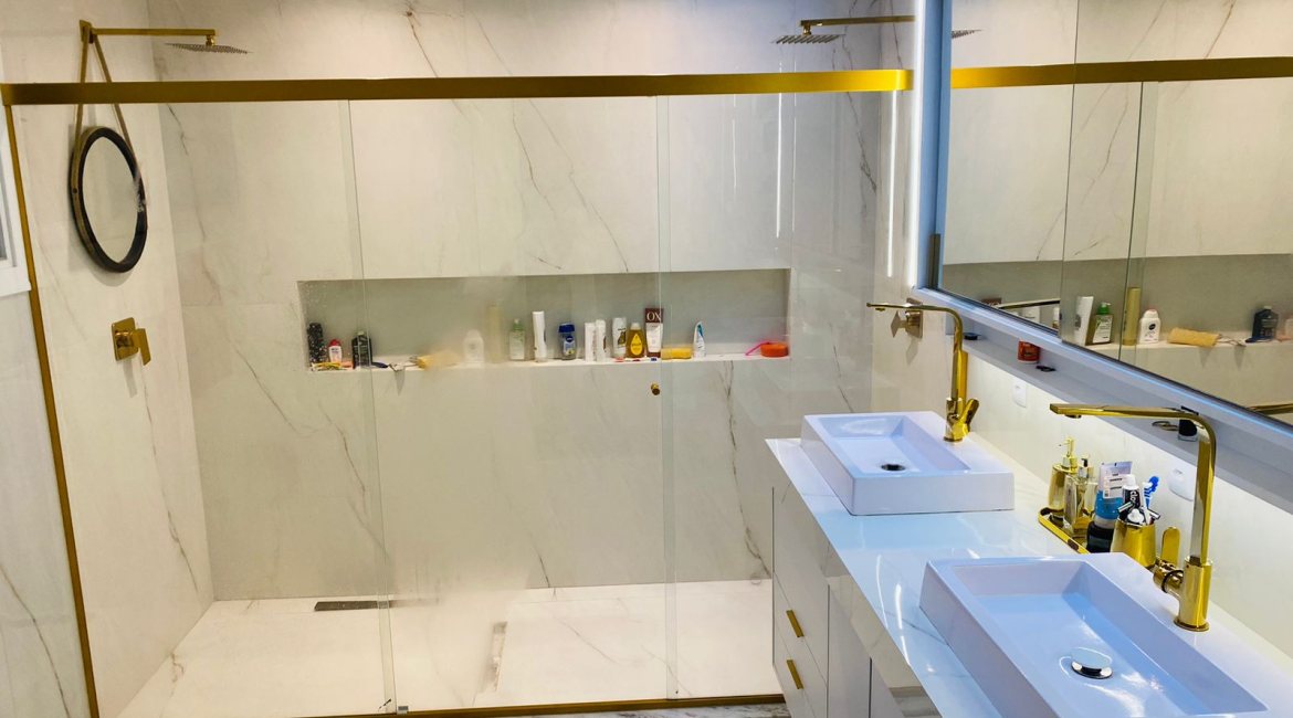 Casa em Condomínio à venda com 330m², 4 dormitórios, 3 suítes, 4 vagas, no bairro Hipica em PORTO ALEGRE