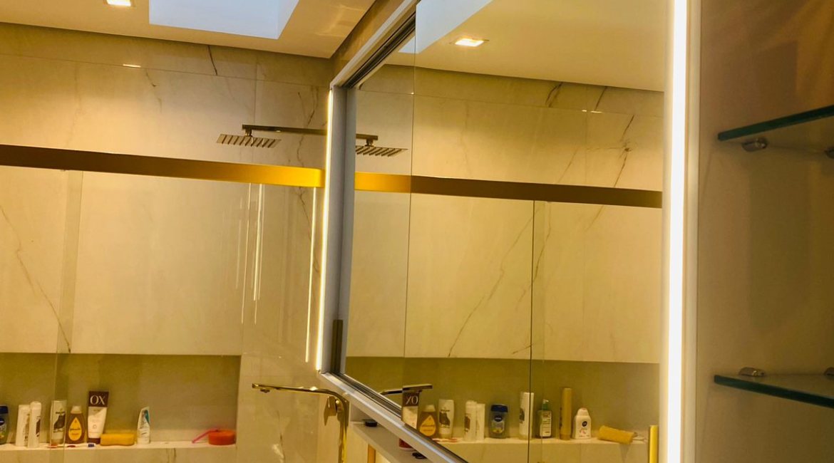 Casa em Condomínio à venda com 330m², 4 dormitórios, 3 suítes, 4 vagas, no bairro Hipica em PORTO ALEGRE