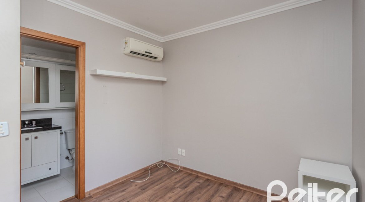 Apartamento à venda com 71m², 3 dormitórios, 1 suíte, 1 vaga, no bairro Cristal em PORTO ALEGRE