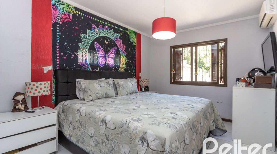 Casa à venda com 189m², 3 dormitórios, 1 suíte, 5 vagas, no bairro Espírito Santo em Porto Alegre