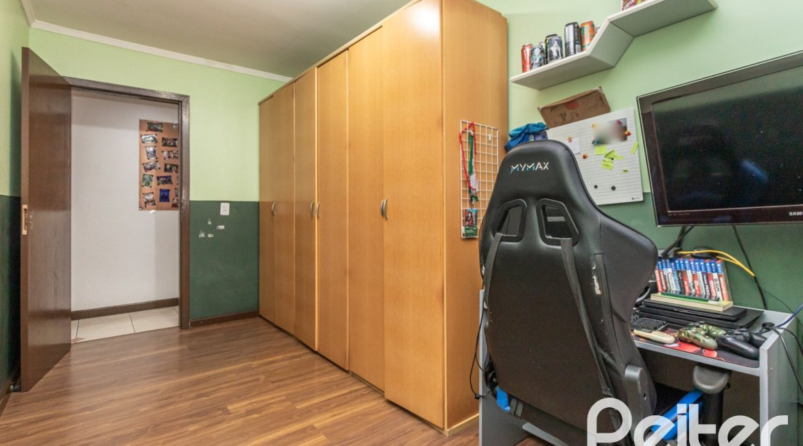 Casa à venda com 189m², 3 dormitórios, 1 suíte, 5 vagas, no bairro Espírito Santo em Porto Alegre