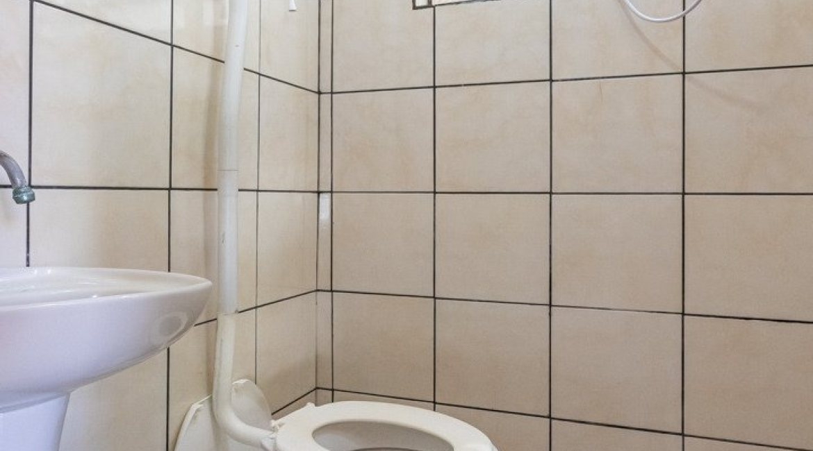 Casa à venda com 189m², 3 dormitórios, 1 suíte, 5 vagas, no bairro Espírito Santo em Porto Alegre