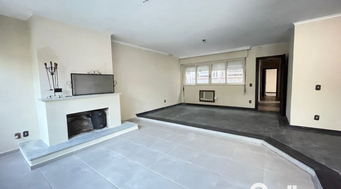 Casa à venda com 240m², 3 dormitórios, 1 suíte, 4 vagas, no bairro Ipanema em Porto Alegre