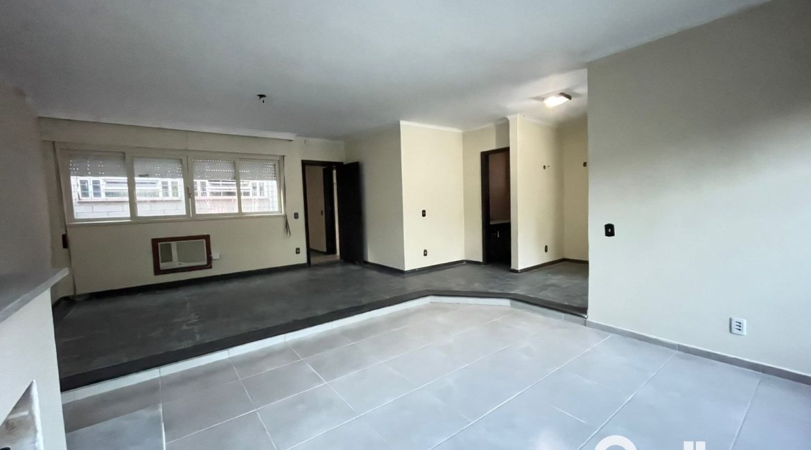 Casa à venda com 240m², 3 dormitórios, 1 suíte, 4 vagas, no bairro Ipanema em Porto Alegre