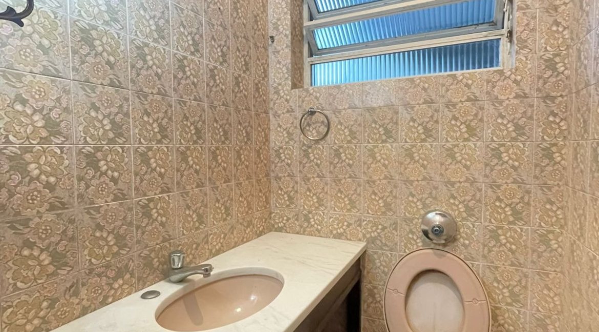 Casa à venda com 240m², 3 dormitórios, 1 suíte, 4 vagas, no bairro Ipanema em Porto Alegre