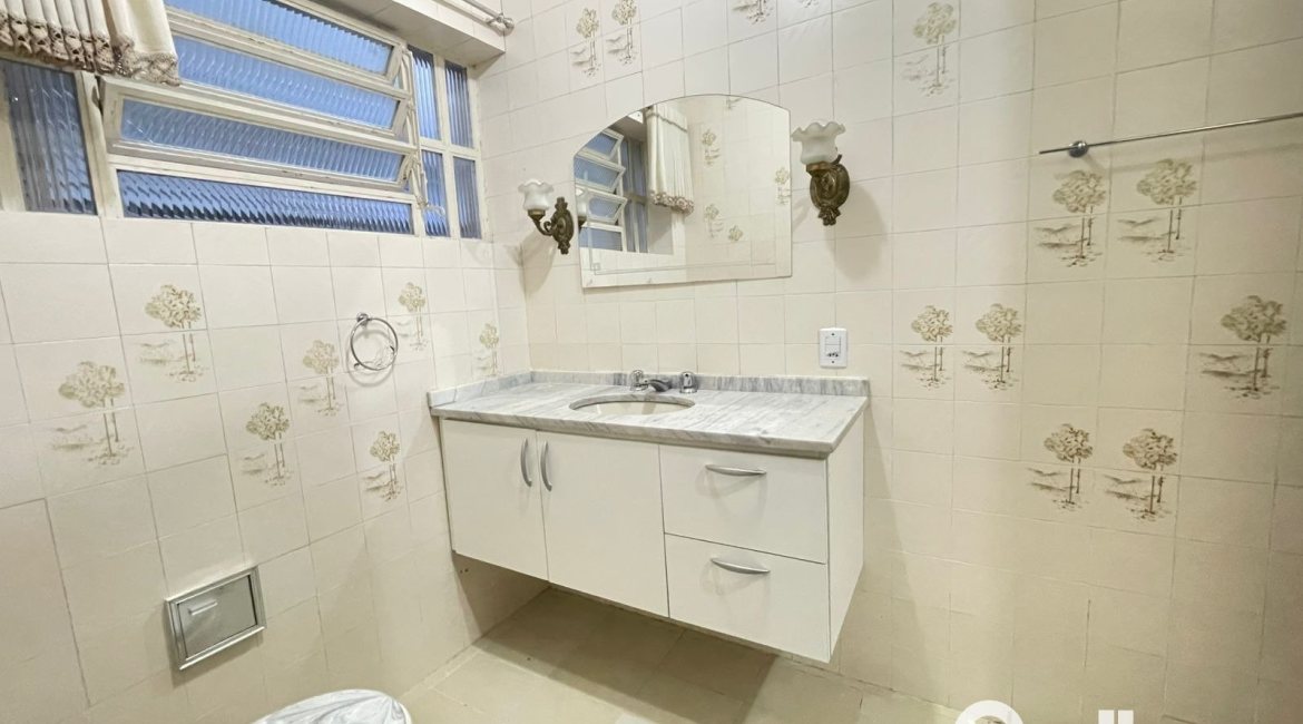 Casa à venda com 240m², 3 dormitórios, 1 suíte, 4 vagas, no bairro Ipanema em Porto Alegre