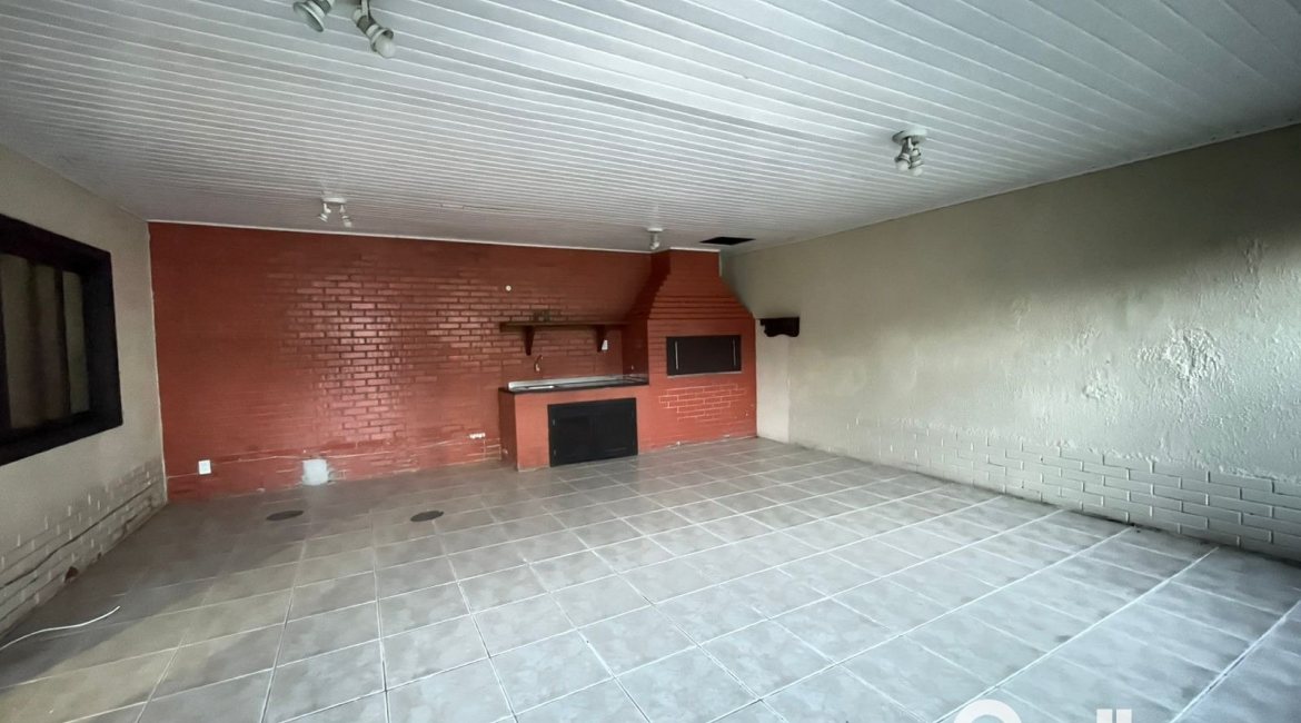 Casa à venda com 240m², 3 dormitórios, 1 suíte, 4 vagas, no bairro Ipanema em Porto Alegre