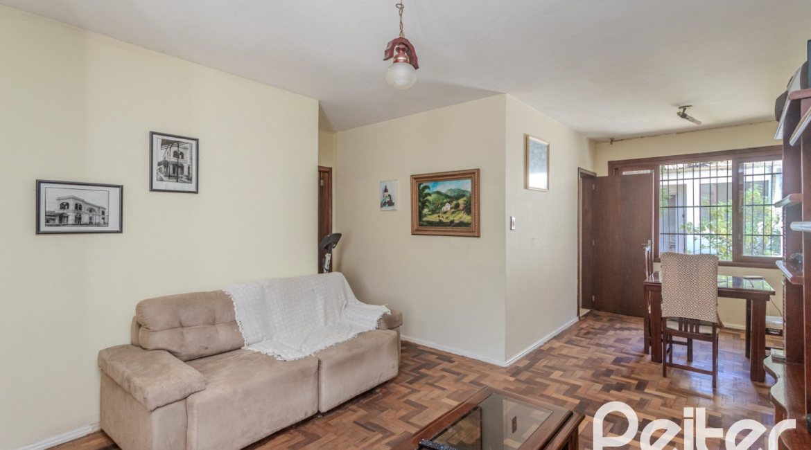 Casa à venda com 175m², 3 dormitórios, 1 suíte, 4 vagas, no bairro Vila Conceição em Porto Alegre