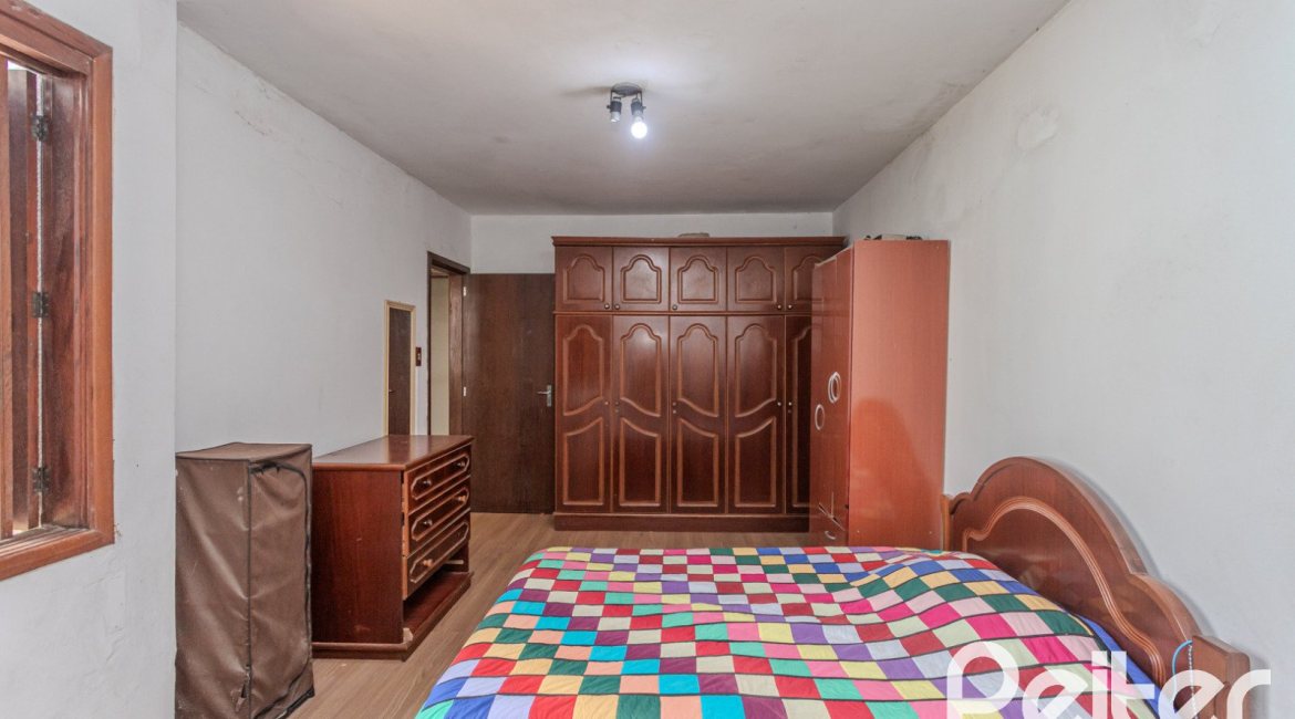 Casa à venda com 175m², 3 dormitórios, 1 suíte, 4 vagas, no bairro Vila Conceição em Porto Alegre