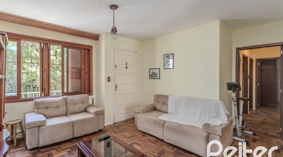 Casa à venda com 175m², 3 dormitórios, 1 suíte, 4 vagas, no bairro Vila Conceição em Porto Alegre