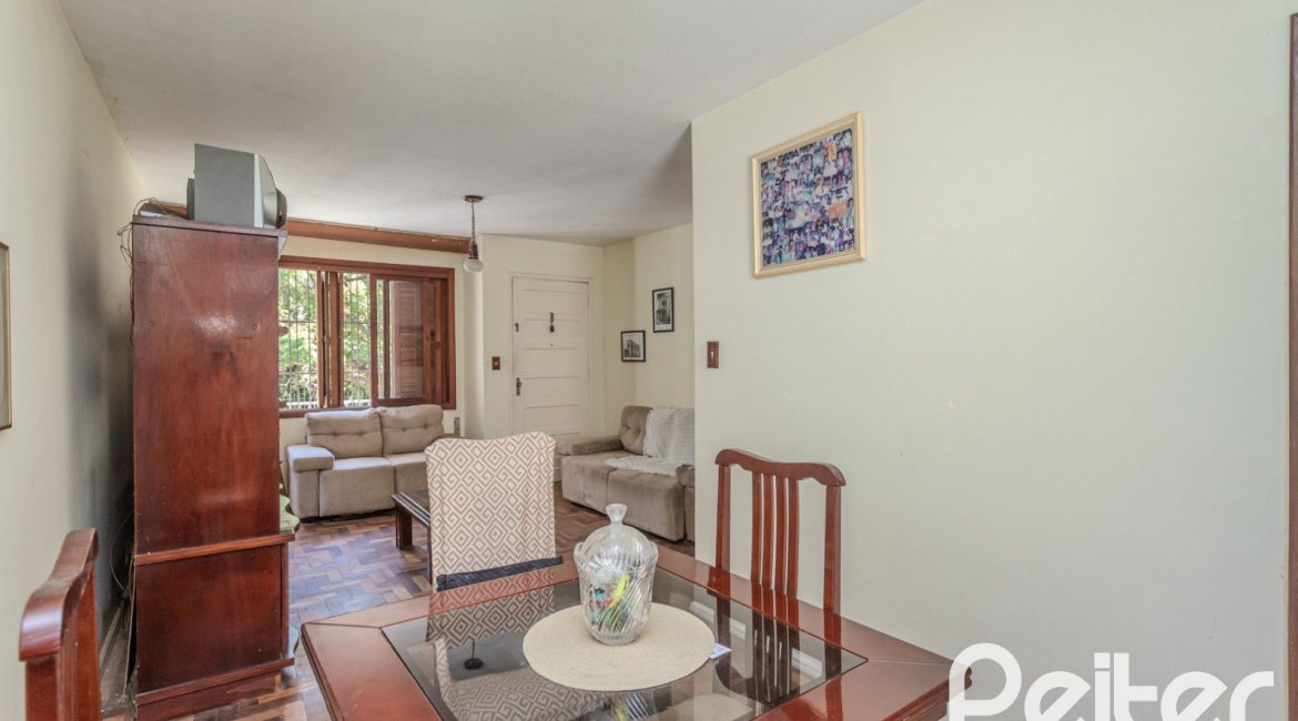 Casa à venda com 175m², 3 dormitórios, 1 suíte, 4 vagas, no bairro Vila Conceição em Porto Alegre