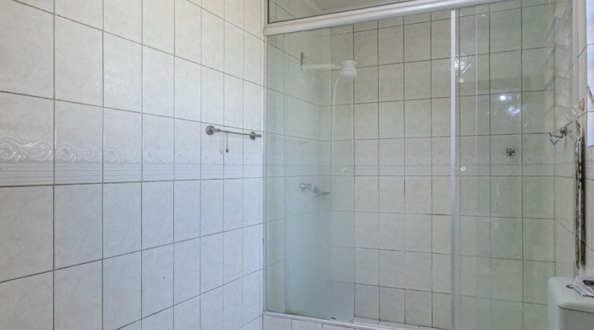 Casa à venda com 175m², 3 dormitórios, 1 suíte, 4 vagas, no bairro Vila Conceição em Porto Alegre