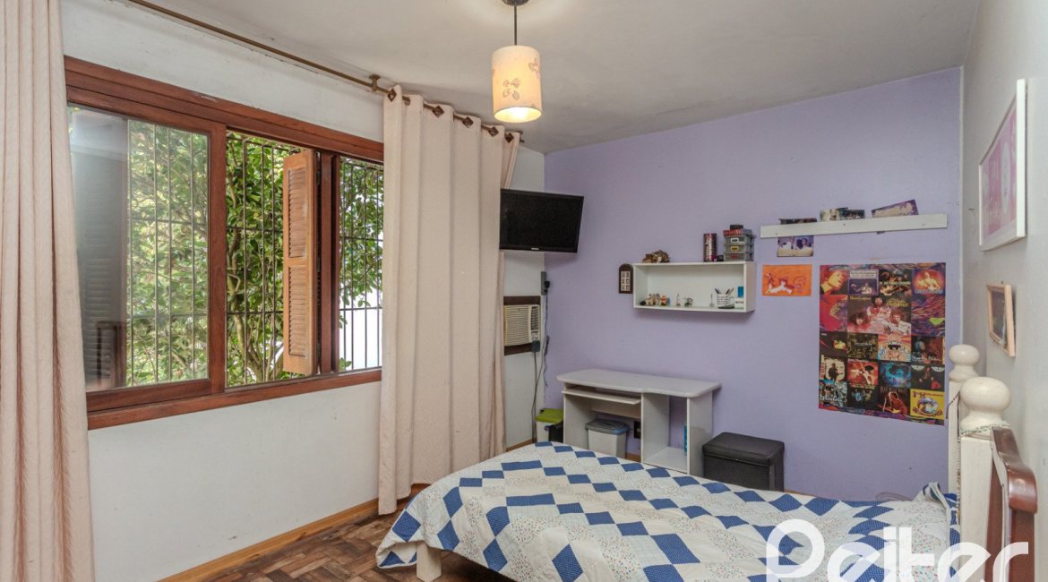 Casa à venda com 175m², 3 dormitórios, 1 suíte, 4 vagas, no bairro Vila Conceição em Porto Alegre