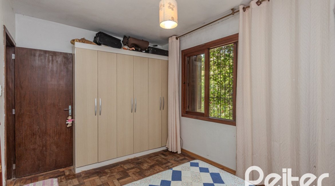 Casa à venda com 175m², 3 dormitórios, 1 suíte, 4 vagas, no bairro Vila Conceição em Porto Alegre