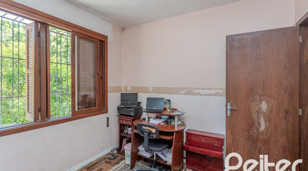 Casa à venda com 175m², 3 dormitórios, 1 suíte, 4 vagas, no bairro Vila Conceição em Porto Alegre