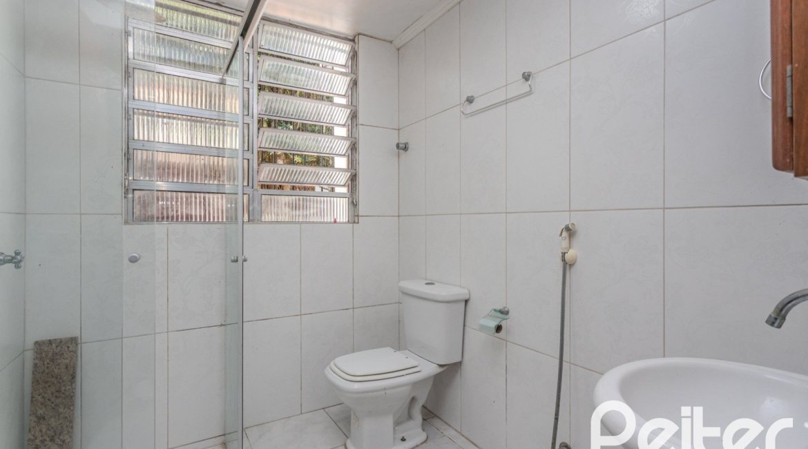 Casa à venda com 175m², 3 dormitórios, 1 suíte, 4 vagas, no bairro Vila Conceição em Porto Alegre