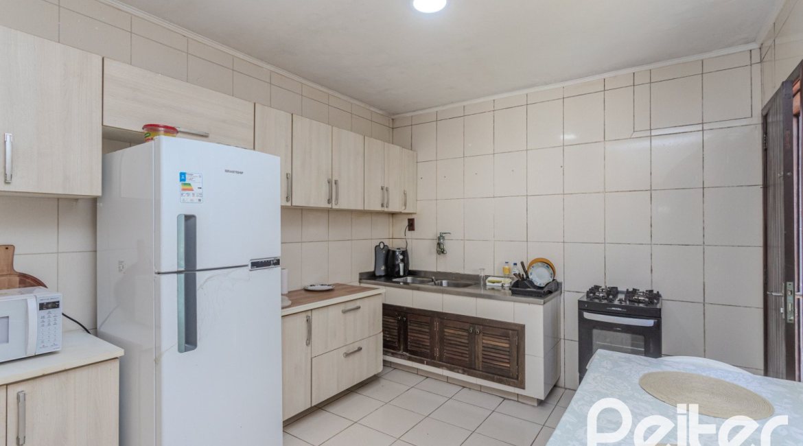 Casa à venda com 175m², 3 dormitórios, 1 suíte, 4 vagas, no bairro Vila Conceição em Porto Alegre