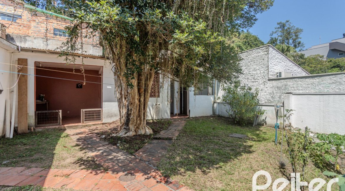 Casa à venda com 175m², 3 dormitórios, 1 suíte, 4 vagas, no bairro Vila Conceição em Porto Alegre