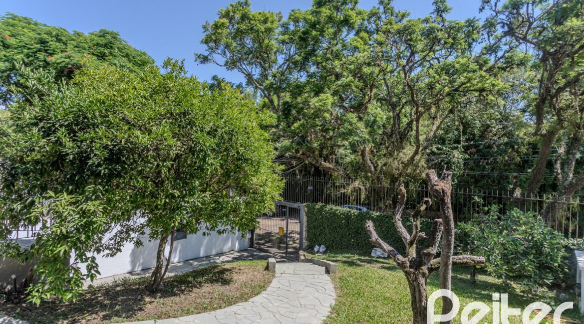 Casa à venda com 175m², 3 dormitórios, 1 suíte, 4 vagas, no bairro Vila Conceição em Porto Alegre