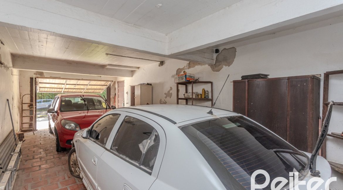 Casa à venda com 175m², 3 dormitórios, 1 suíte, 4 vagas, no bairro Vila Conceição em Porto Alegre