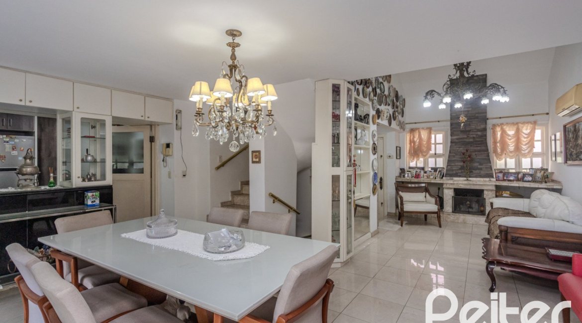 Casa em Condomínio à venda com 201m², 3 dormitórios, 1 suíte, 2 vagas, no bairro Tristeza em PORTO ALEGRE