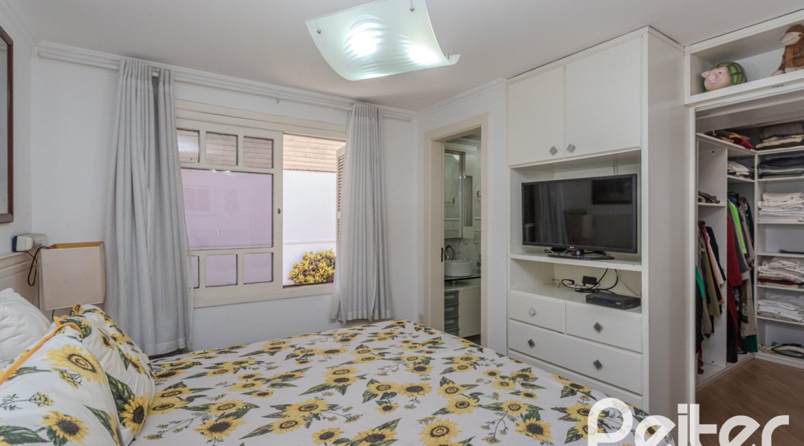 Casa em Condomínio à venda com 201m², 3 dormitórios, 1 suíte, 2 vagas, no bairro Tristeza em PORTO ALEGRE