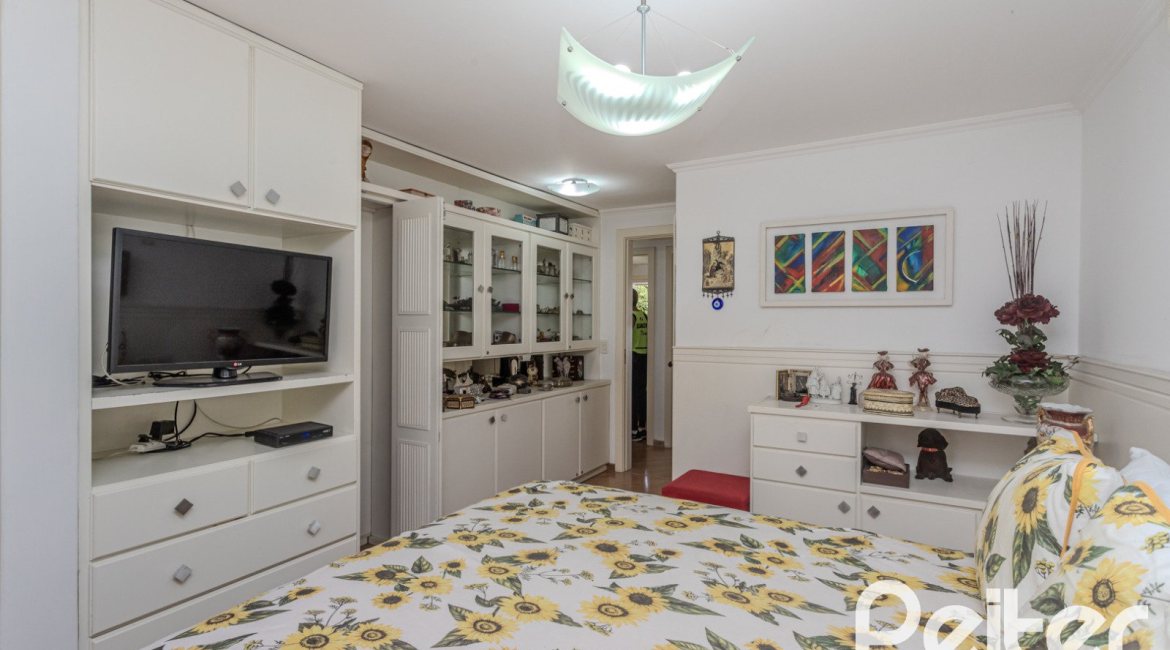 Casa em Condomínio à venda com 201m², 3 dormitórios, 1 suíte, 2 vagas, no bairro Tristeza em PORTO ALEGRE