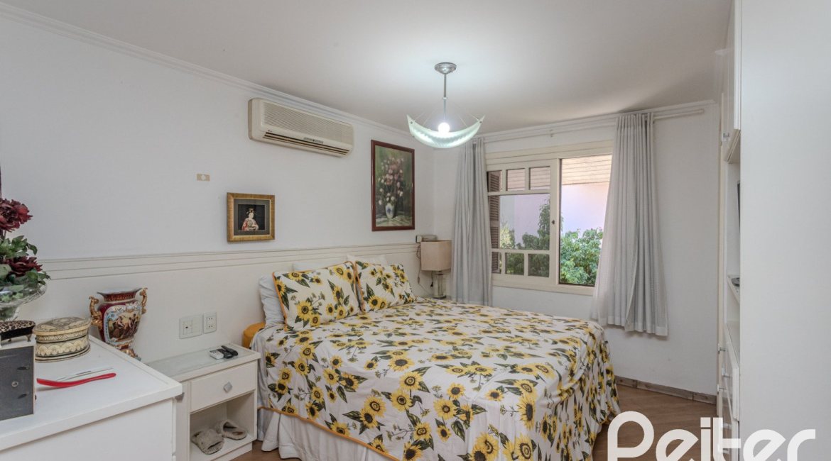 Casa em Condomínio à venda com 201m², 3 dormitórios, 1 suíte, 2 vagas, no bairro Tristeza em PORTO ALEGRE