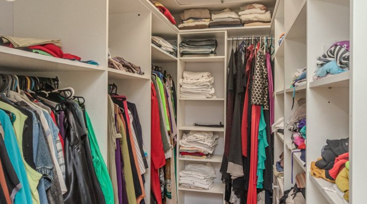 Casa em Condomínio à venda com 201m², 3 dormitórios, 1 suíte, 2 vagas, no bairro Tristeza em PORTO ALEGRE