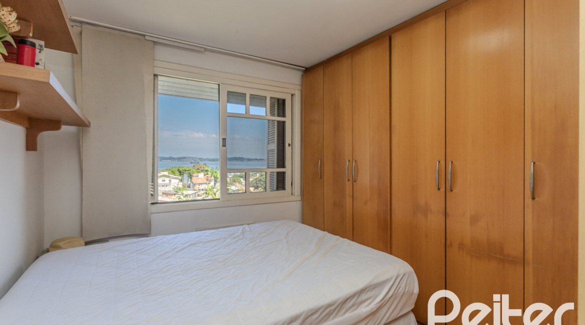 Casa em Condomínio à venda com 201m², 3 dormitórios, 1 suíte, 2 vagas, no bairro Tristeza em PORTO ALEGRE