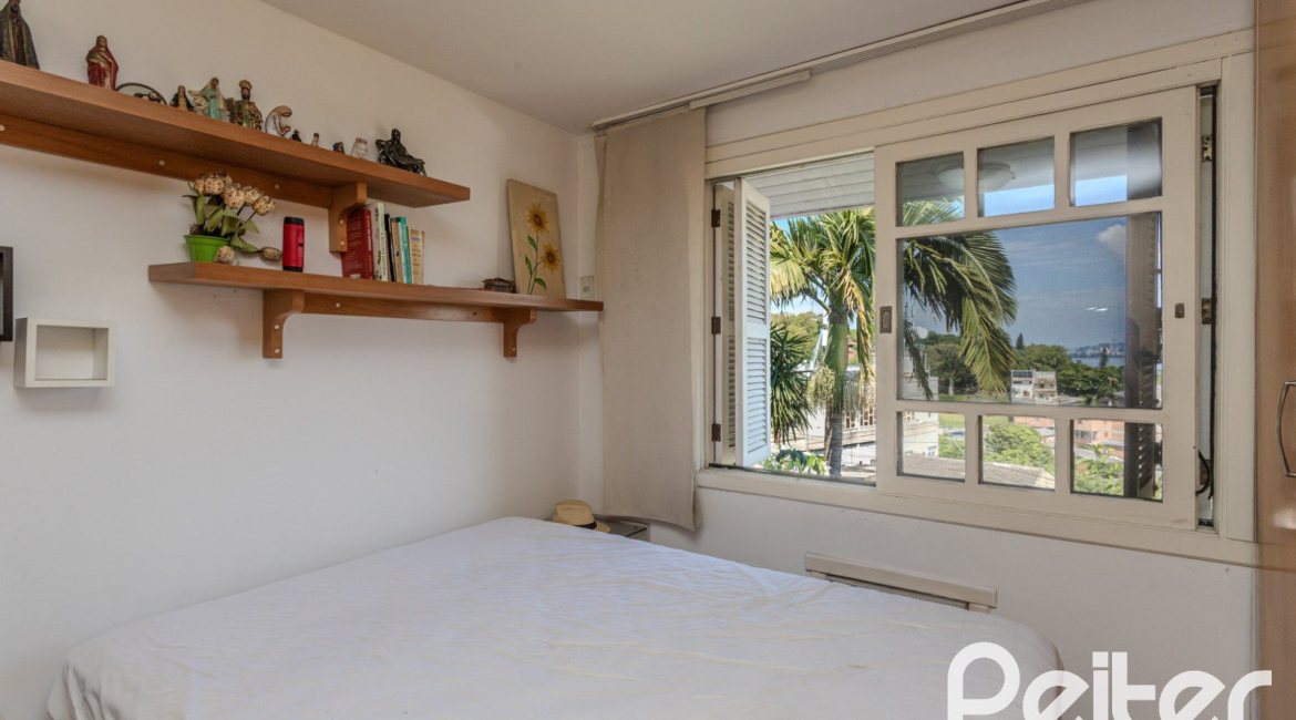 Casa em Condomínio à venda com 201m², 3 dormitórios, 1 suíte, 2 vagas, no bairro Tristeza em PORTO ALEGRE