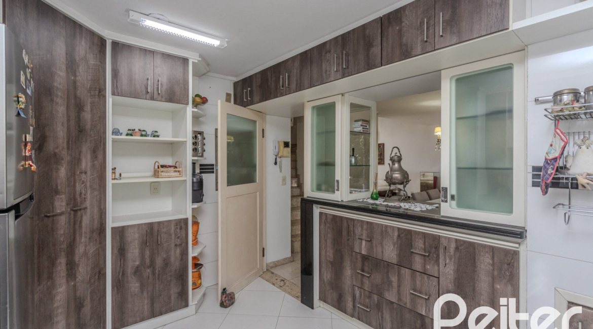 Casa em Condomínio à venda com 201m², 3 dormitórios, 1 suíte, 2 vagas, no bairro Tristeza em PORTO ALEGRE