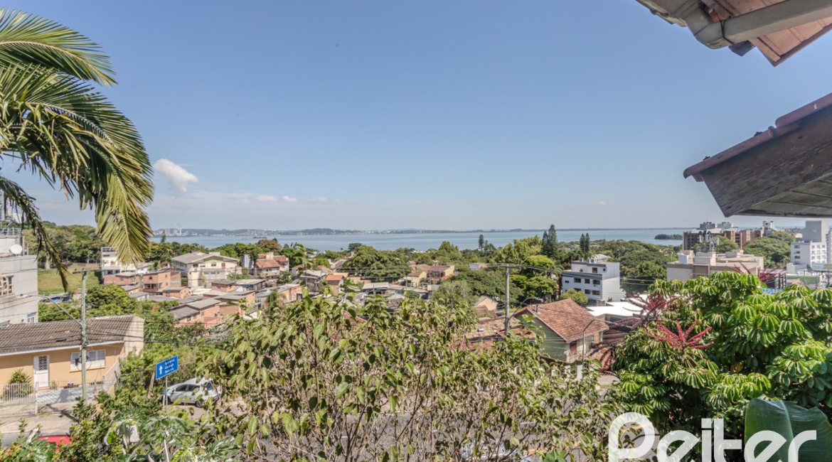 Casa em Condomínio à venda com 201m², 3 dormitórios, 1 suíte, 2 vagas, no bairro Tristeza em PORTO ALEGRE