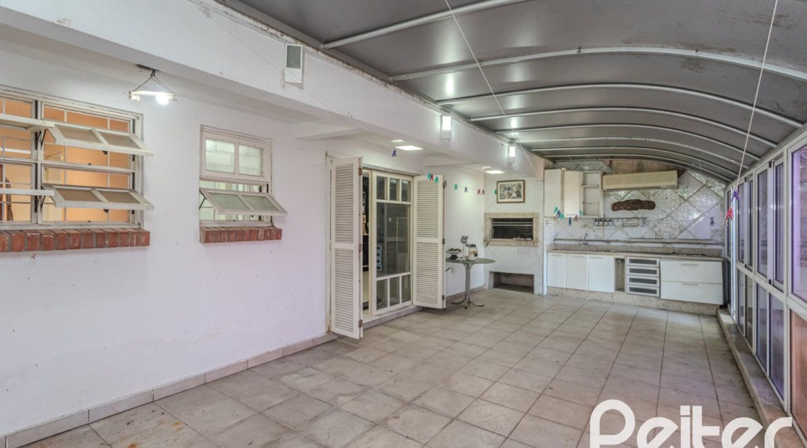 Casa em Condomínio à venda com 201m², 3 dormitórios, 1 suíte, 2 vagas, no bairro Tristeza em PORTO ALEGRE