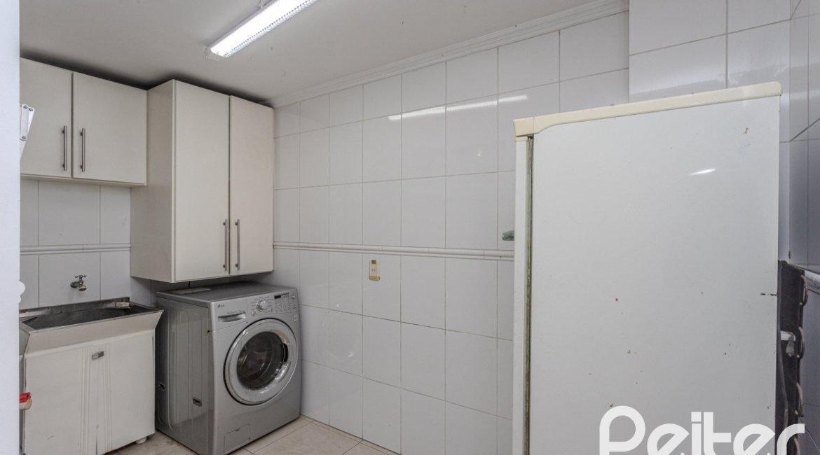 Casa em Condomínio à venda com 201m², 3 dormitórios, 1 suíte, 2 vagas, no bairro Tristeza em PORTO ALEGRE