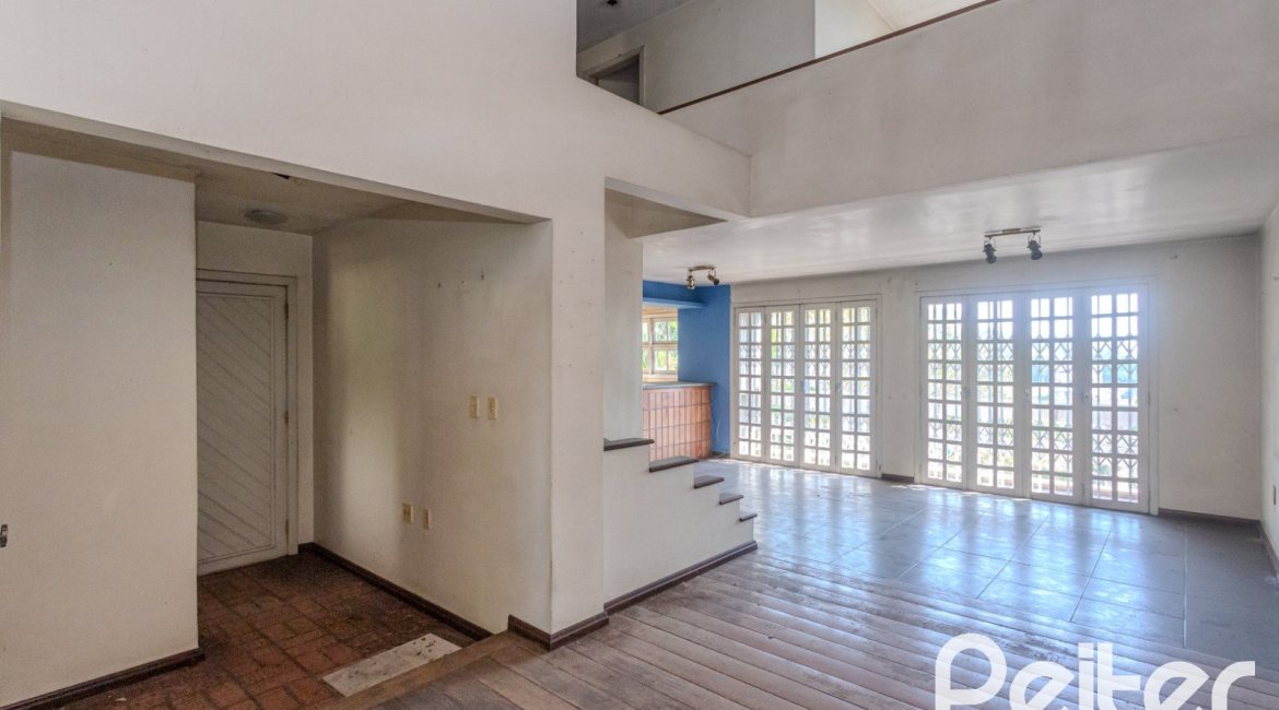 Casa em Condomínio à venda com 201m², 3 dormitórios, 1 suíte, 2 vagas, no bairro Tristeza em PORTO ALEGRE