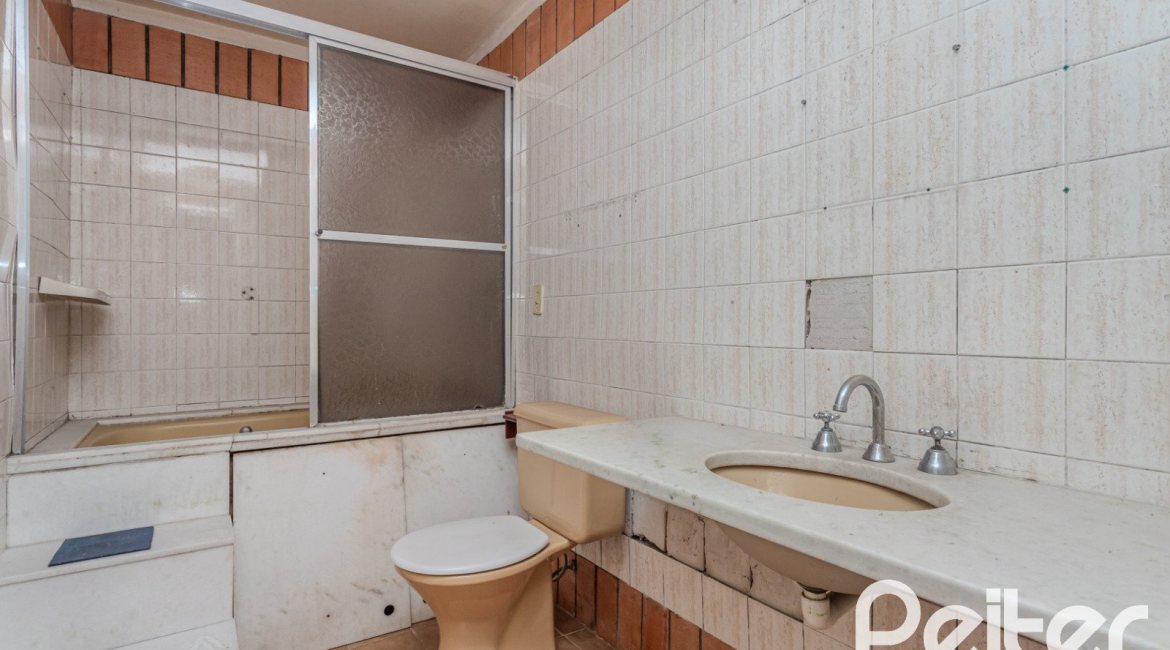 Casa em Condomínio à venda com 201m², 3 dormitórios, 1 suíte, 2 vagas, no bairro Tristeza em PORTO ALEGRE