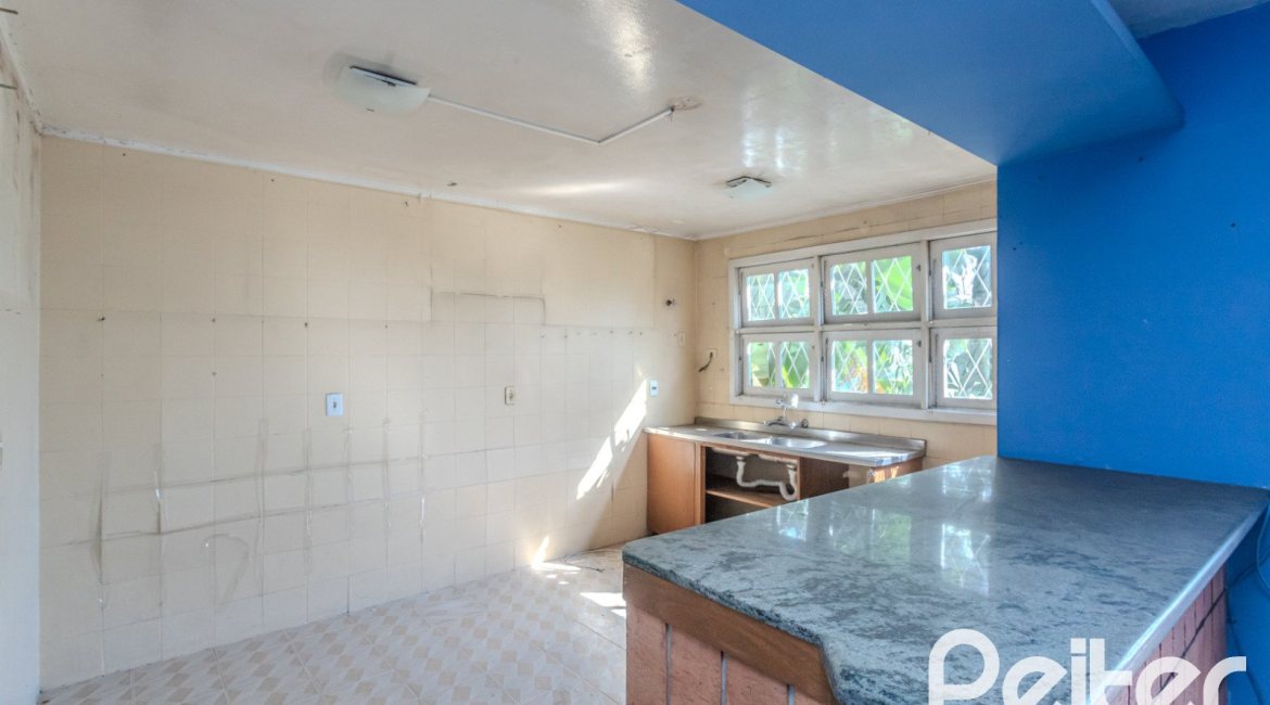 Casa em Condomínio à venda com 201m², 3 dormitórios, 1 suíte, 2 vagas, no bairro Tristeza em PORTO ALEGRE