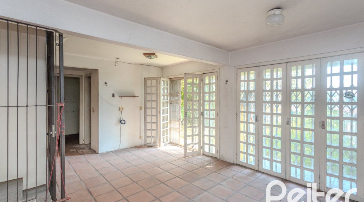 Casa em Condomínio à venda com 201m², 3 dormitórios, 1 suíte, 2 vagas, no bairro Tristeza em PORTO ALEGRE