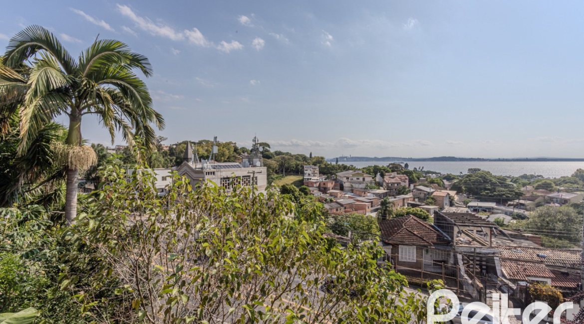 Casa em Condomínio à venda com 201m², 3 dormitórios, 1 suíte, 2 vagas, no bairro Tristeza em PORTO ALEGRE