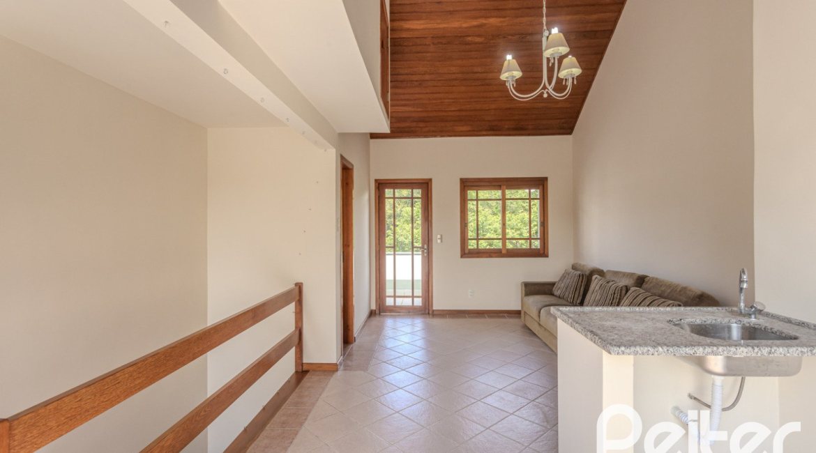 Casa à venda com 158m², 3 dormitórios, 1 suíte, 2 vagas, no bairro Tristeza em Porto Alegre