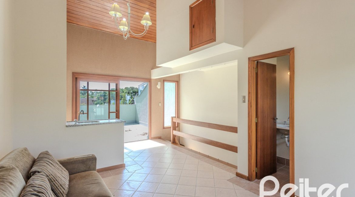 Casa à venda com 158m², 3 dormitórios, 1 suíte, 2 vagas, no bairro Tristeza em Porto Alegre