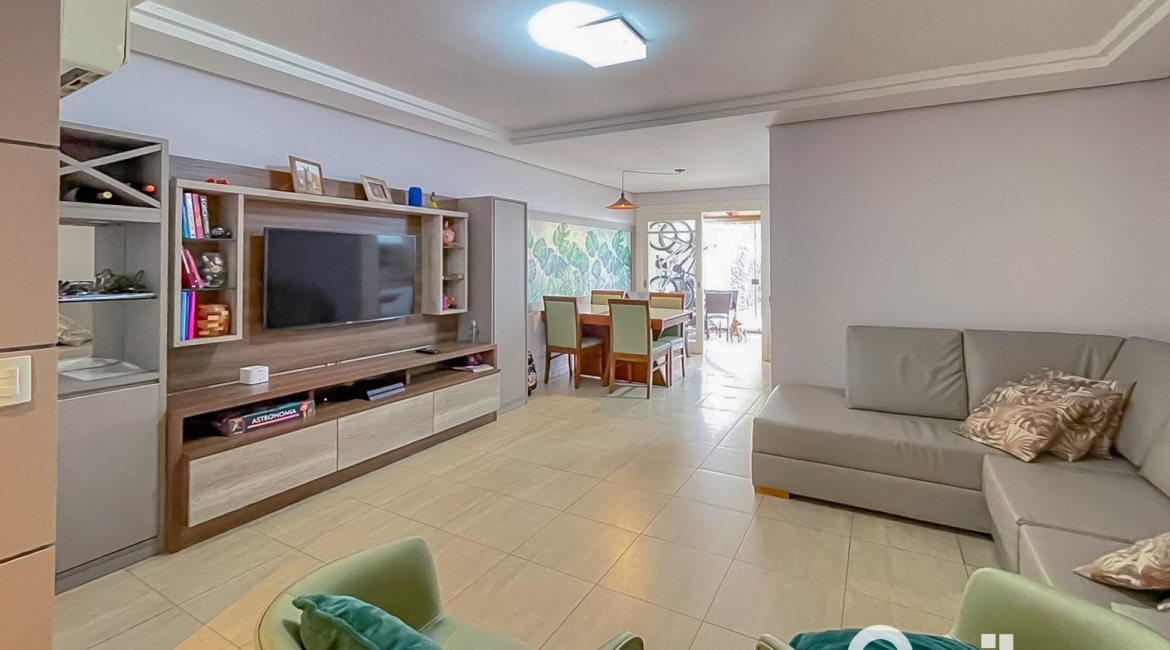 Casa à venda com 184m², 4 dormitórios, 1 suíte, 2 vagas, no bairro Ipanema em Porto Alegre