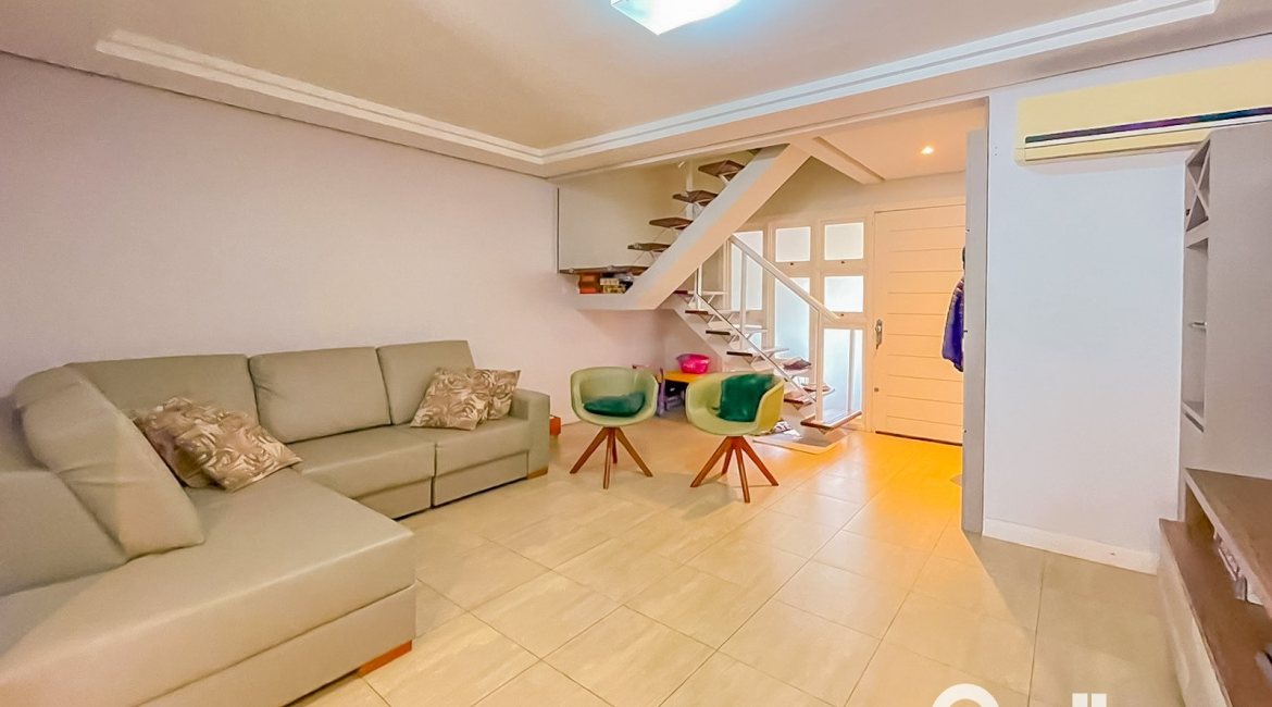 Casa à venda com 184m², 4 dormitórios, 1 suíte, 2 vagas, no bairro Ipanema em Porto Alegre