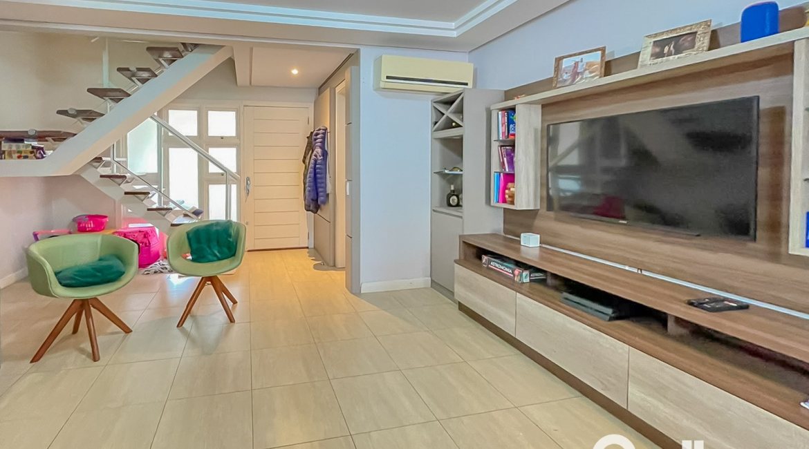 Casa à venda com 184m², 4 dormitórios, 1 suíte, 2 vagas, no bairro Ipanema em Porto Alegre
