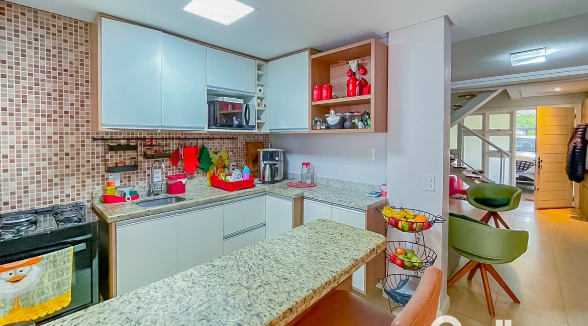 Casa à venda com 184m², 4 dormitórios, 1 suíte, 2 vagas, no bairro Ipanema em Porto Alegre