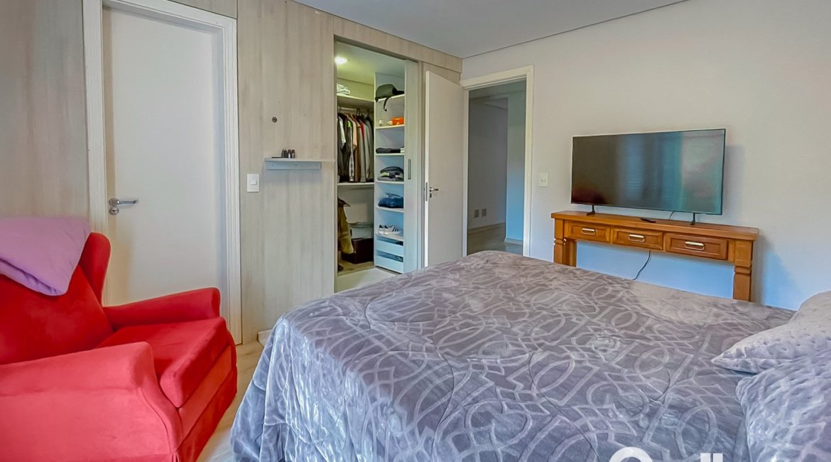 Casa à venda com 184m², 4 dormitórios, 1 suíte, 2 vagas, no bairro Ipanema em Porto Alegre