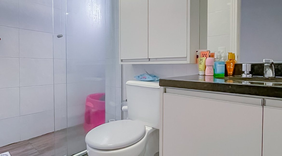 Casa à venda com 184m², 4 dormitórios, 1 suíte, 2 vagas, no bairro Ipanema em Porto Alegre