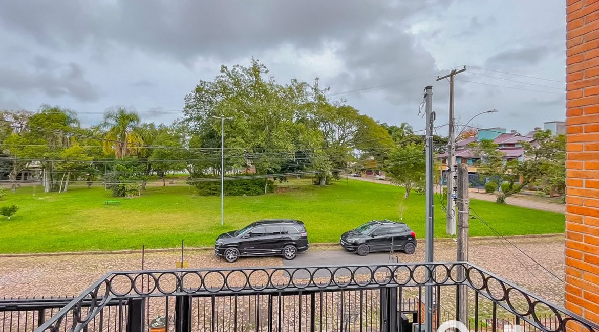 Casa à venda com 184m², 4 dormitórios, 1 suíte, 2 vagas, no bairro Ipanema em Porto Alegre