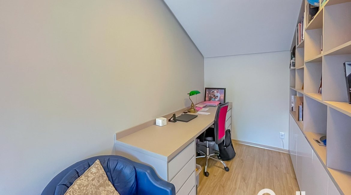 Casa à venda com 184m², 4 dormitórios, 1 suíte, 2 vagas, no bairro Ipanema em Porto Alegre